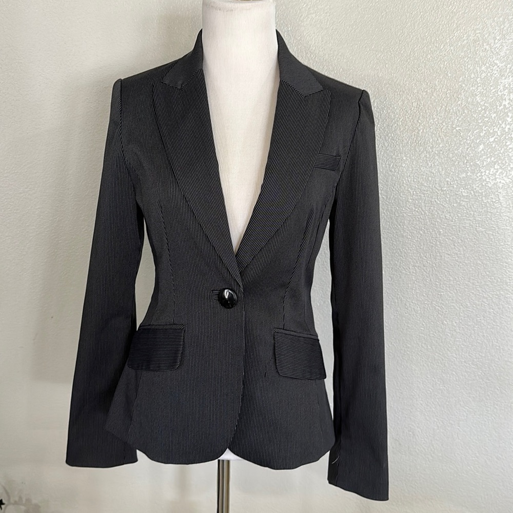MNG suite a blazer